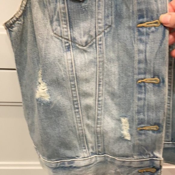 Levi's Distressed Denim Vest With eye graphics on the back - Picture 4 of 9